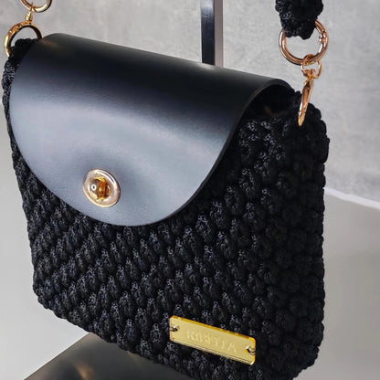 „Éjmadár" kézitáska - fekete